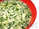 Рецепта Копривена чорба с картофи, пащърнак, топено сирене, пресни лук и чесън и сметана